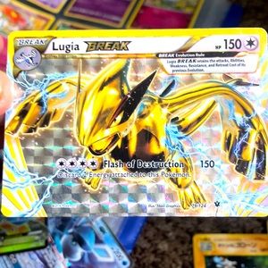 Lucia break Pokemon card
